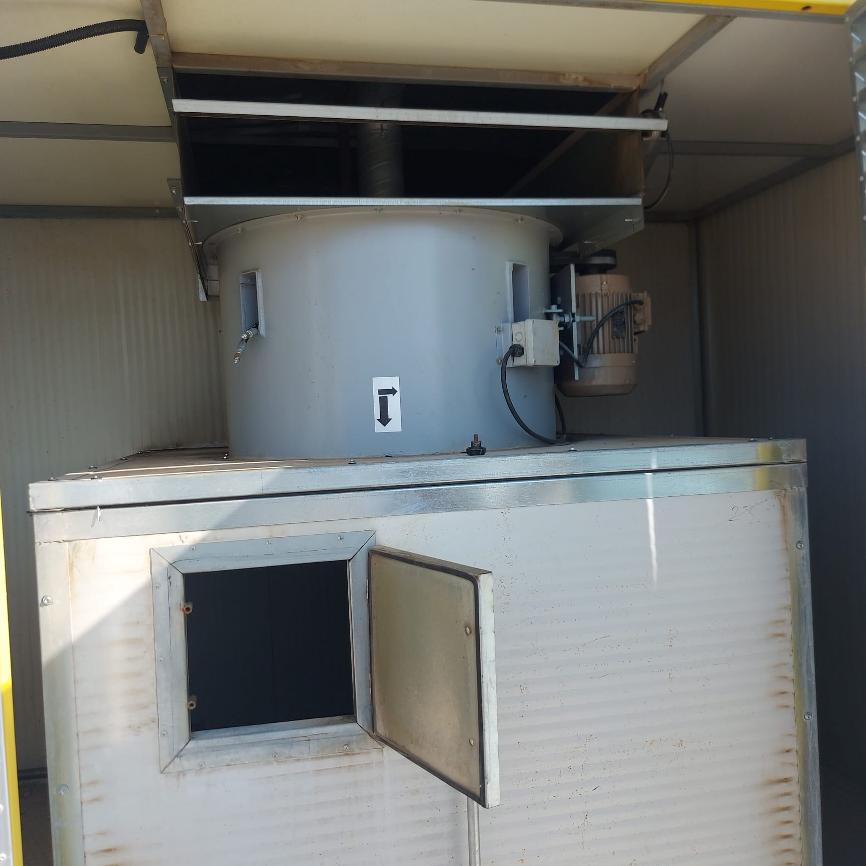 Двигатель вентилятора и система